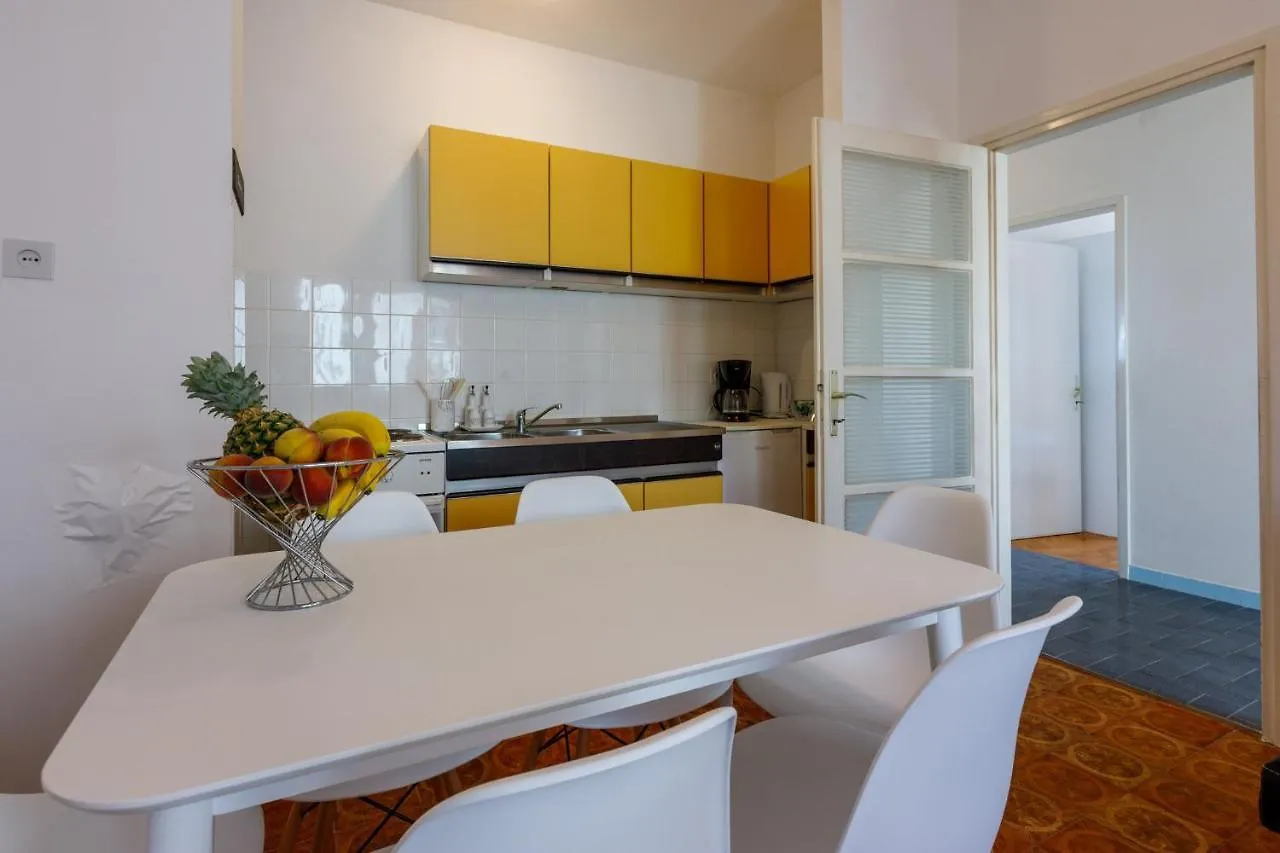 Azur Novi Vinodolski Apartment