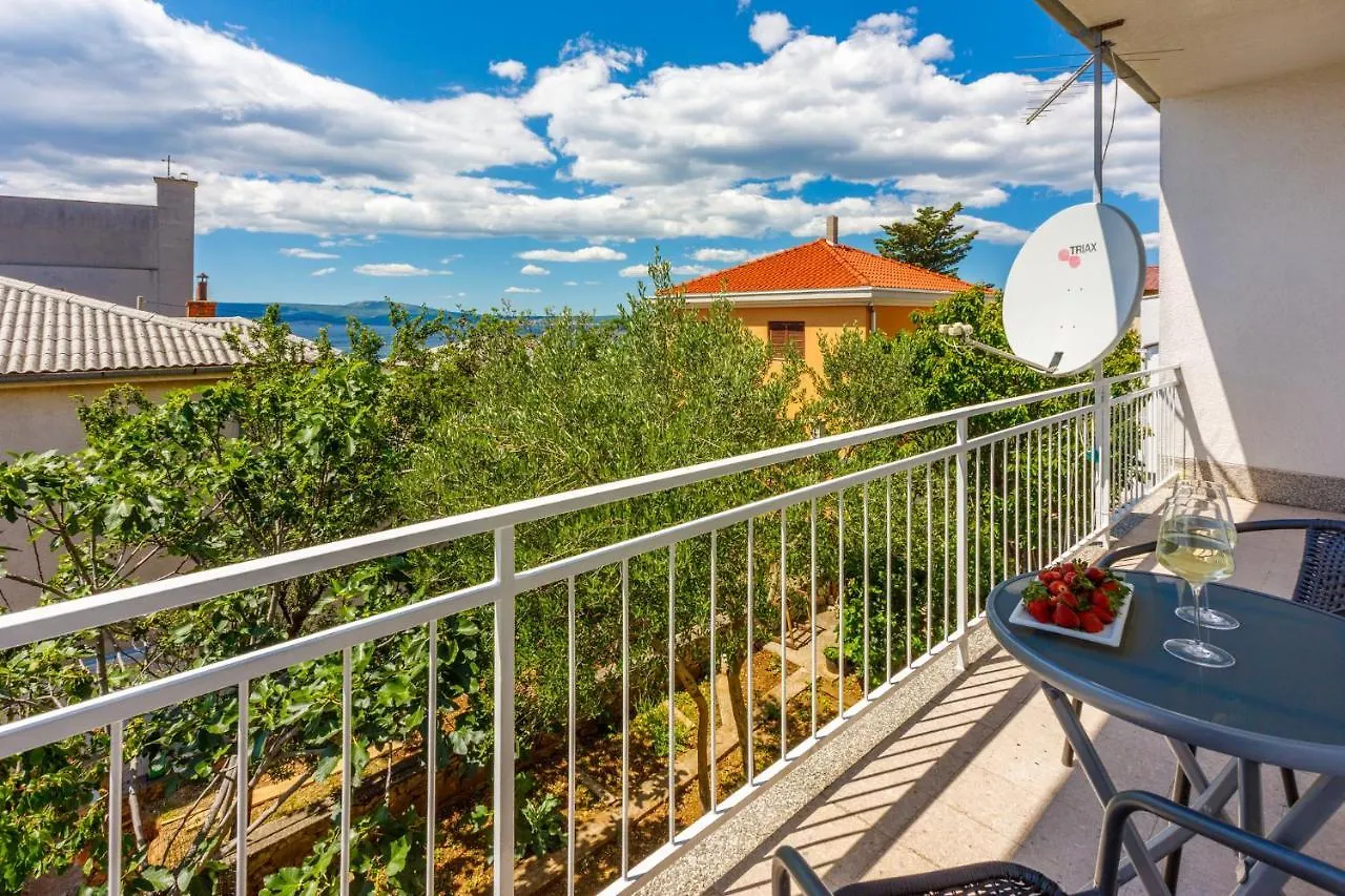 Azur Novi Vinodolski 0*,  Croatia