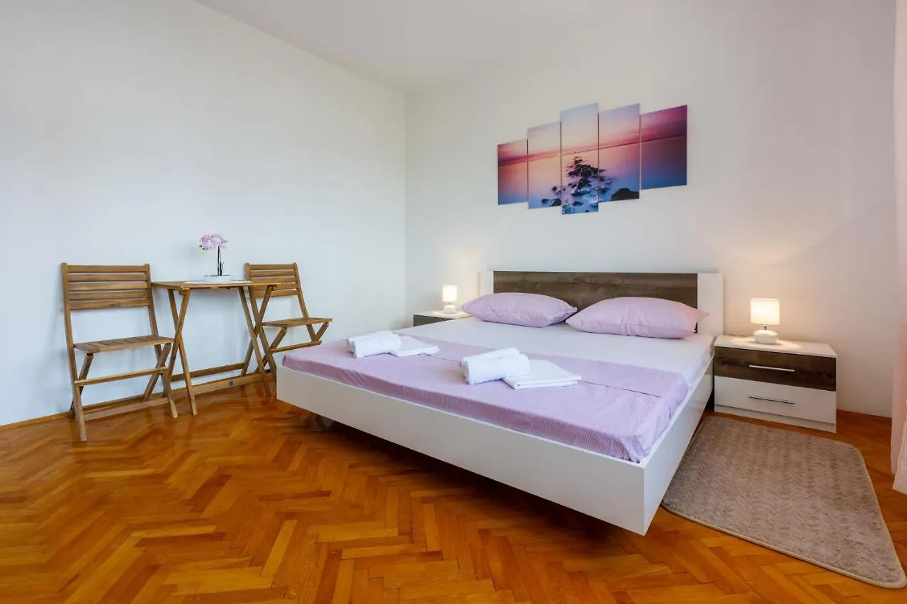 Azur Novi Vinodolski Apartment